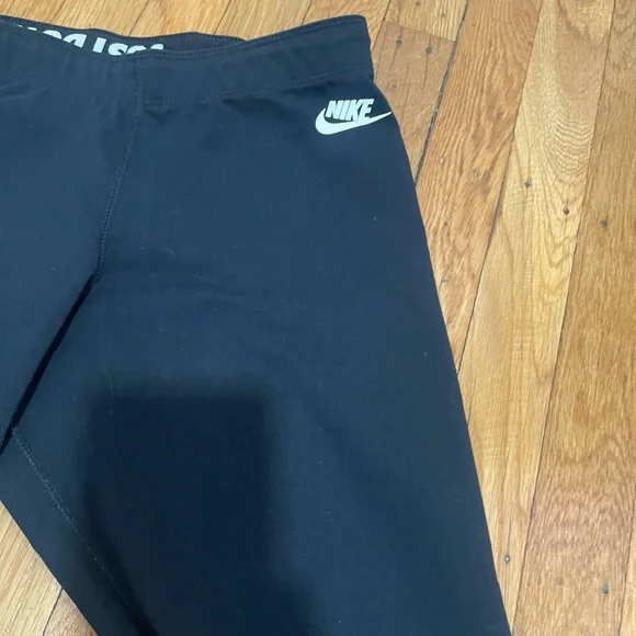 Women’s Nike Black Leggings - Medium - Picture 3 of 5